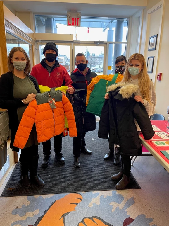 Zacharias_Vickers_receiving_jackets